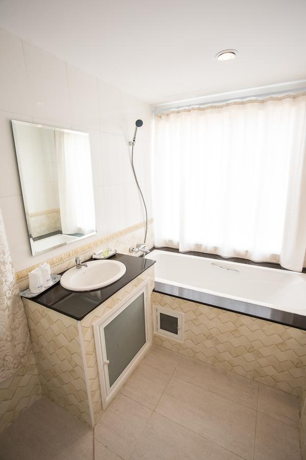 White House Otel Tak Dış mekan fotoğraf